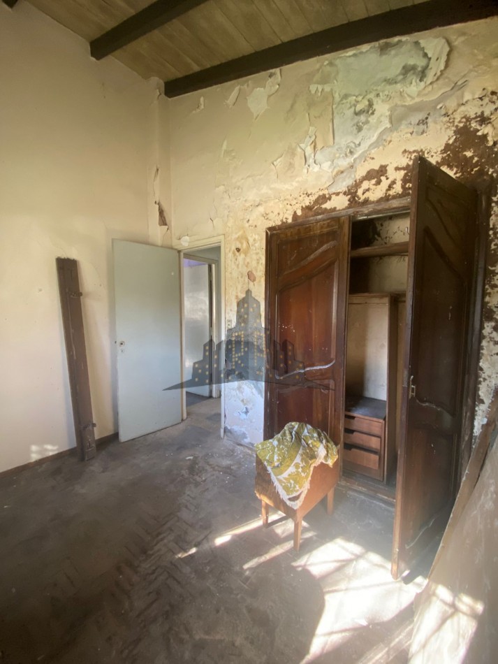 VENTA - CASA 4 AMBIENTES - LOTE PROPIO - A REFACCIONAR - CASEROS NORTE 