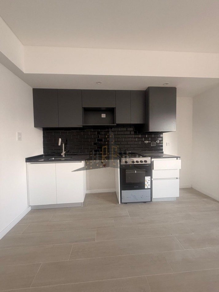 ALQUILER - DEPTO DOS AMBIENTES A ESTRENAR  AL FRENTE - CON BALCON - 