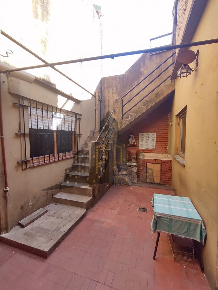 VENTA - CASA TIPO PH - 3 AMBIENTES - PATIO - QUINCHO - TERRAZA CON PARRILLA - APTO CREDITO