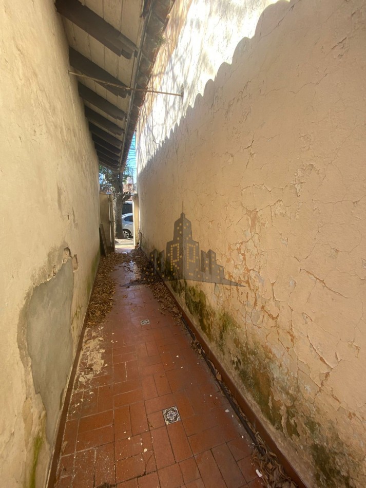 VENTA - CASA 4 AMBIENTES - LOTE PROPIO - A REFACCIONAR - CASEROS NORTE 