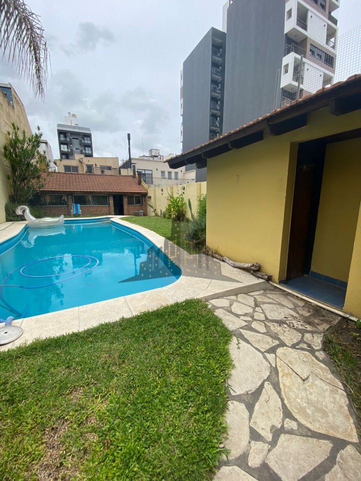 VENTA - CASA SOBRE LOTE PROPIO EN CASEROS | UBICACION ESTRATEGICA + GRAN POTENCIAL - 