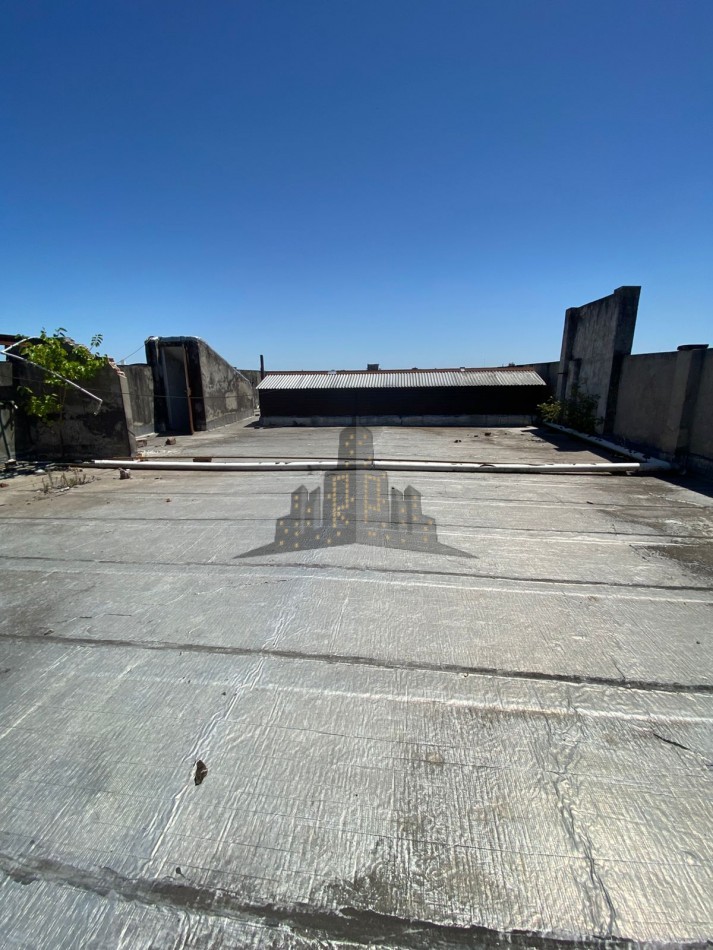 ALQUILER - GALPON INDUSTRIAL/LOGISTICA - SALIDA A DOS CALLES  - CASEROS 