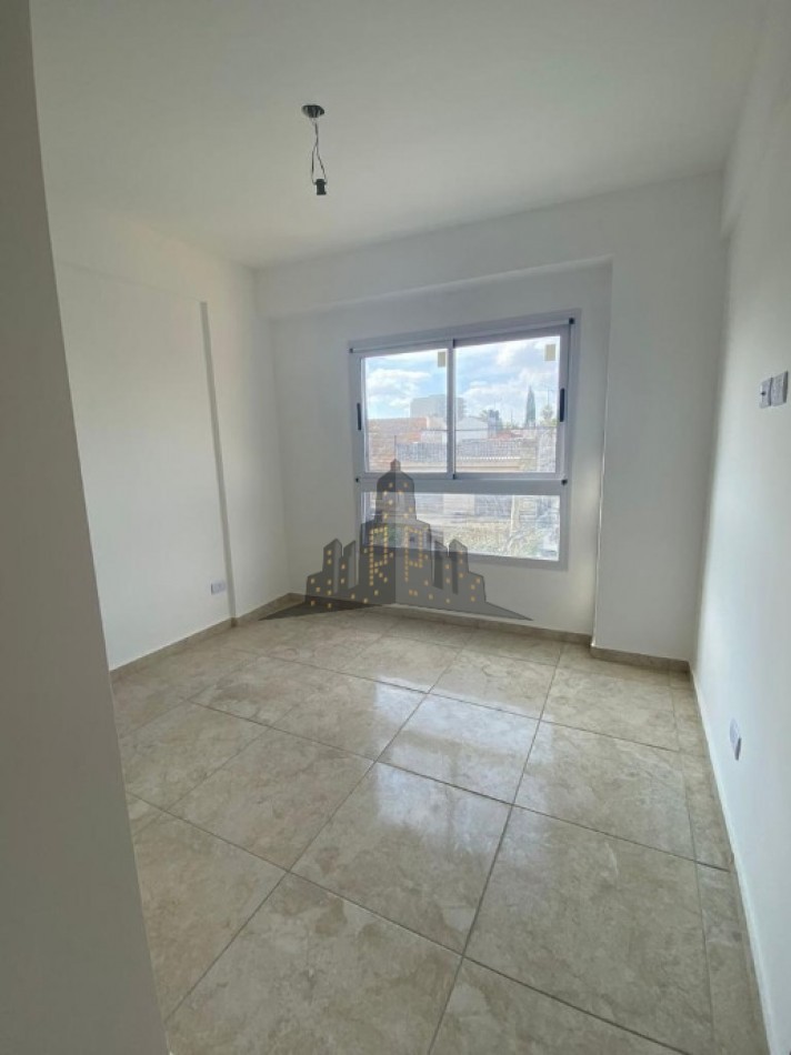 ALQUILER - DEPARTAMENTO DOS AMBIENTES CON COCHERA CUBIERTA - MORON 