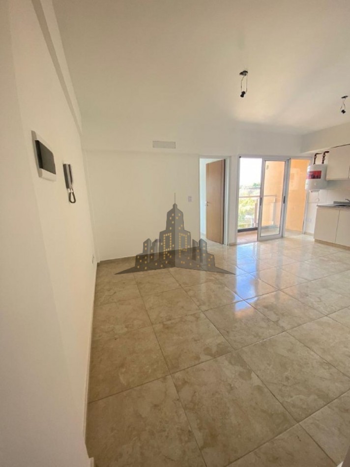 ALQUILER - DEPARTAMENTO DOS AMBIENTES CON COCHERA CUBIERTA - MORON 