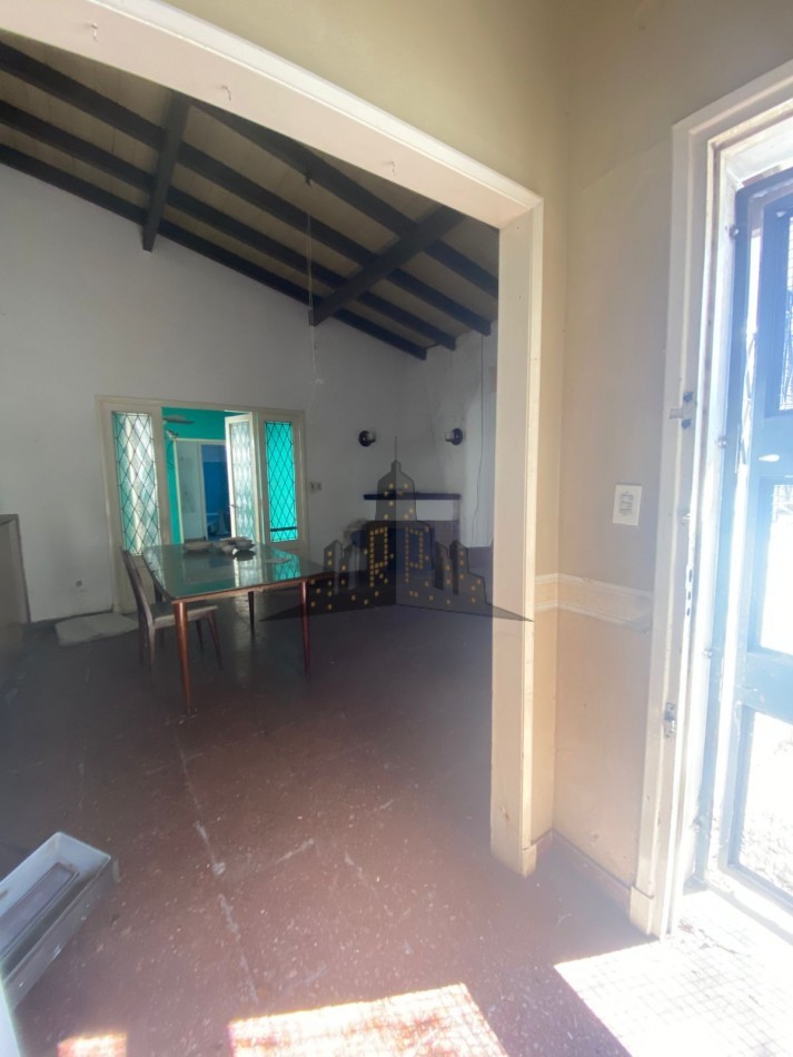 VENTA - CASA 4 AMBIENTES - LOTE PROPIO - A REFACCIONAR - CASEROS NORTE 