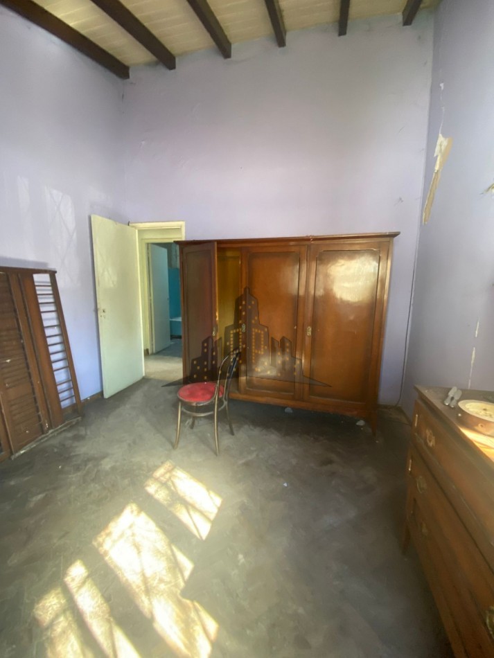 VENTA - CASA 4 AMBIENTES - LOTE PROPIO - A REFACCIONAR - CASEROS NORTE 