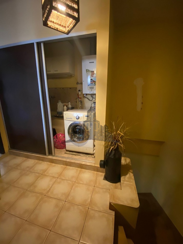 VENTA - CASA SOBRE LOTE PROPIO EN CASEROS | UBICACION ESTRATEGICA + GRAN POTENCIAL - 