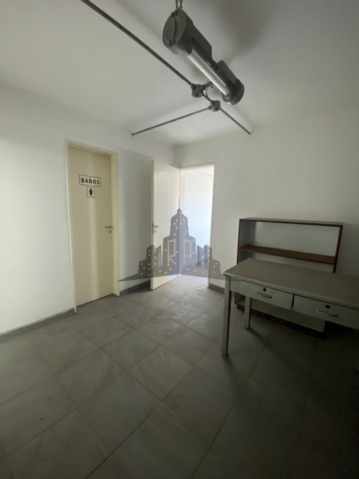 ALQUILER - GALPON INDUSTRIAL/LOGISTICA - SALIDA A DOS CALLES  - CASEROS 