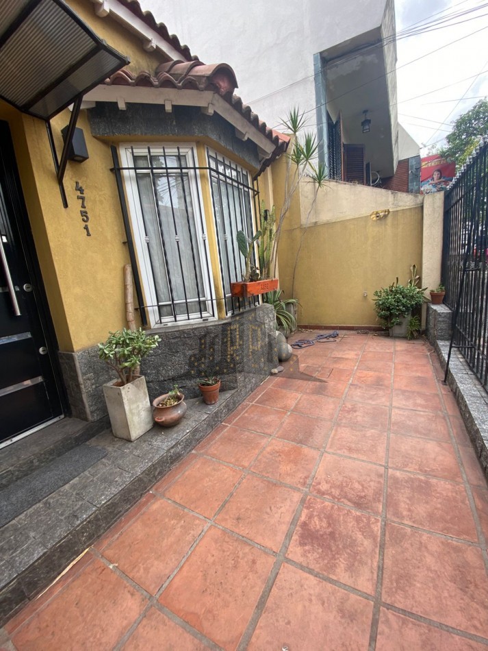 VENTA - CASA SOBRE LOTE PROPIO EN CASEROS | UBICACION ESTRATEGICA + GRAN POTENCIAL - 