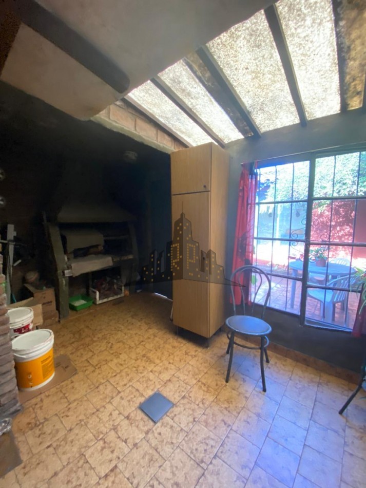 VENTA - GRAN CASA MULTIFAMILIAR EN DOS PLANTAS - APTO CREDITO 