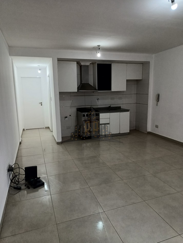 ALQUILER - 2 DOS AMBIENTES - CASEROS CENTRO