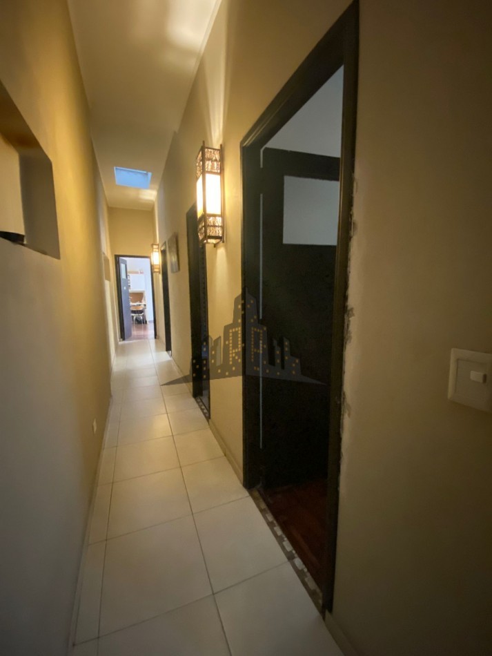 VENTA - CASA SOBRE LOTE PROPIO EN CASEROS | UBICACION ESTRATEGICA + GRAN POTENCIAL - 