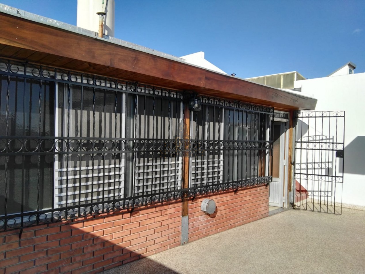 VENTA - GALPON + CASA 3 AMBIENTES PRIMES PISO - EXCELENTE PROPIEDAD  - CASEROS 