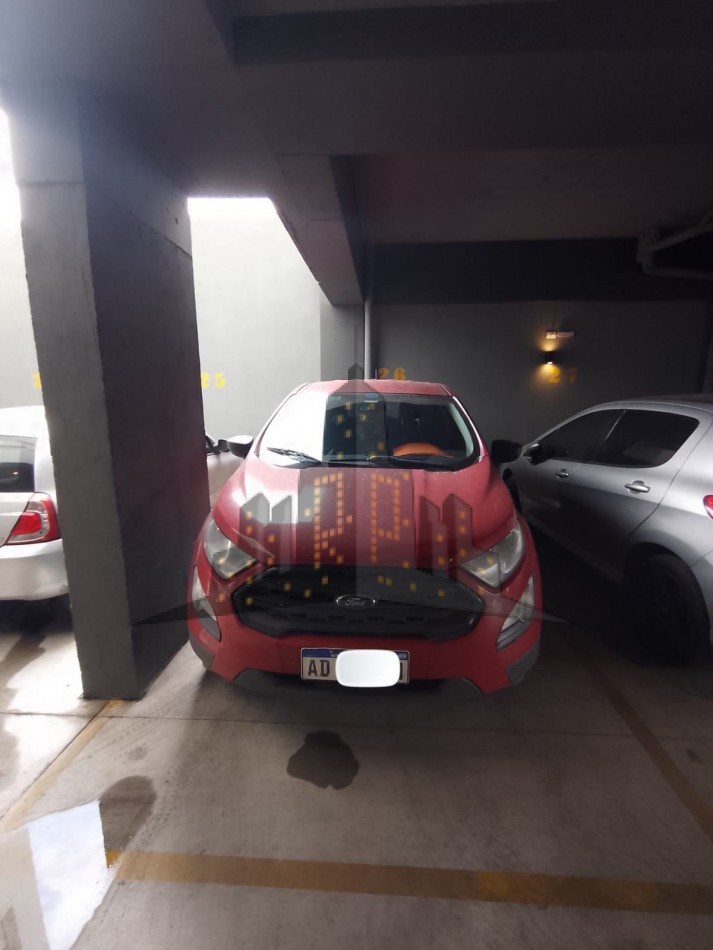 VENTA - COCHERA CUBIERTA - CASEROS CENTRO - PORTON AUTOMATICO