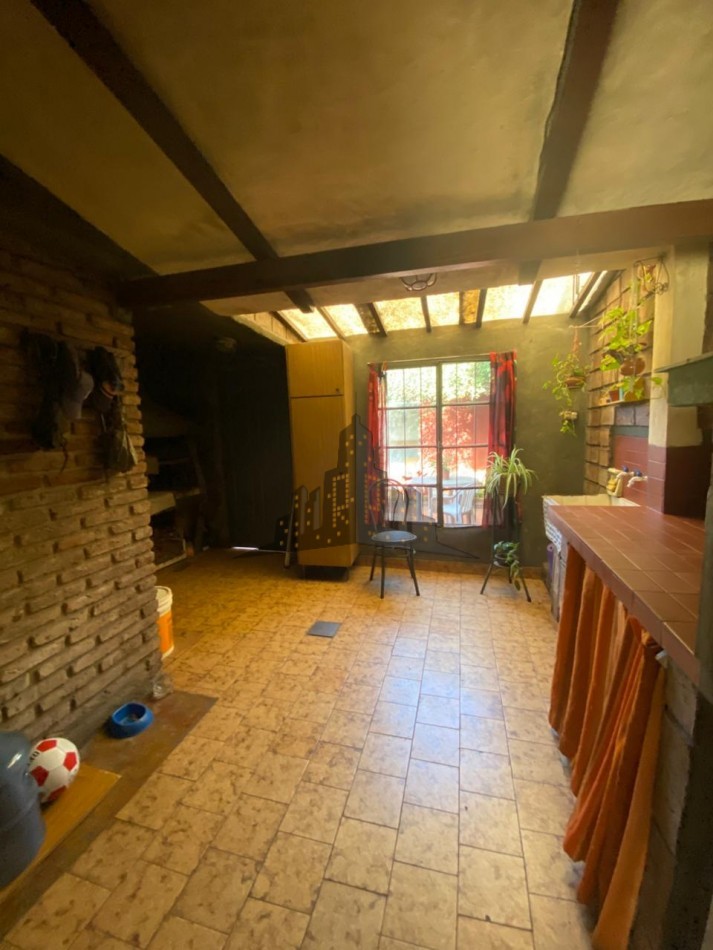 VENTA - GRAN CASA MULTIFAMILIAR EN DOS PLANTAS - APTO CREDITO 