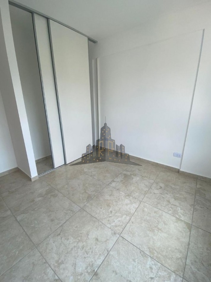 ALQUILER - DEPARTAMENTO DOS AMBIENTES CON COCHERA CUBIERTA - MORON 