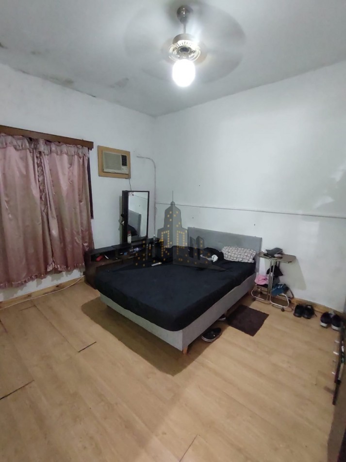 VENTA - CASA 4 AMBIENTES EN OCHAVA CON TERRAZA PROPIA - CASEROS - APTO CREDITO 