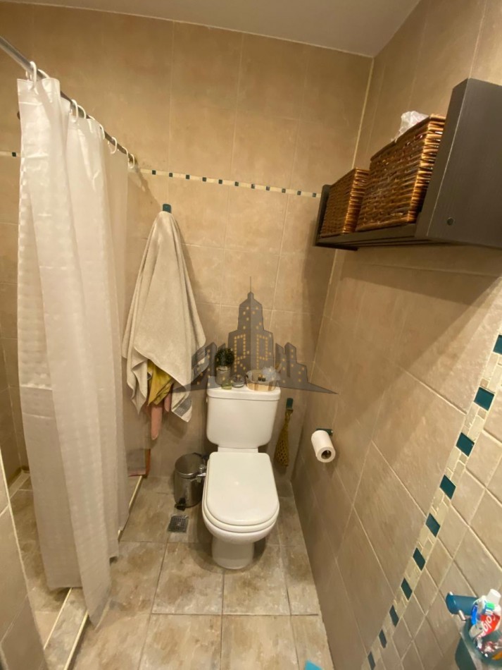 VENTA - CASA SOBRE LOTE PROPIO EN CASEROS | UBICACION ESTRATEGICA + GRAN POTENCIAL - 