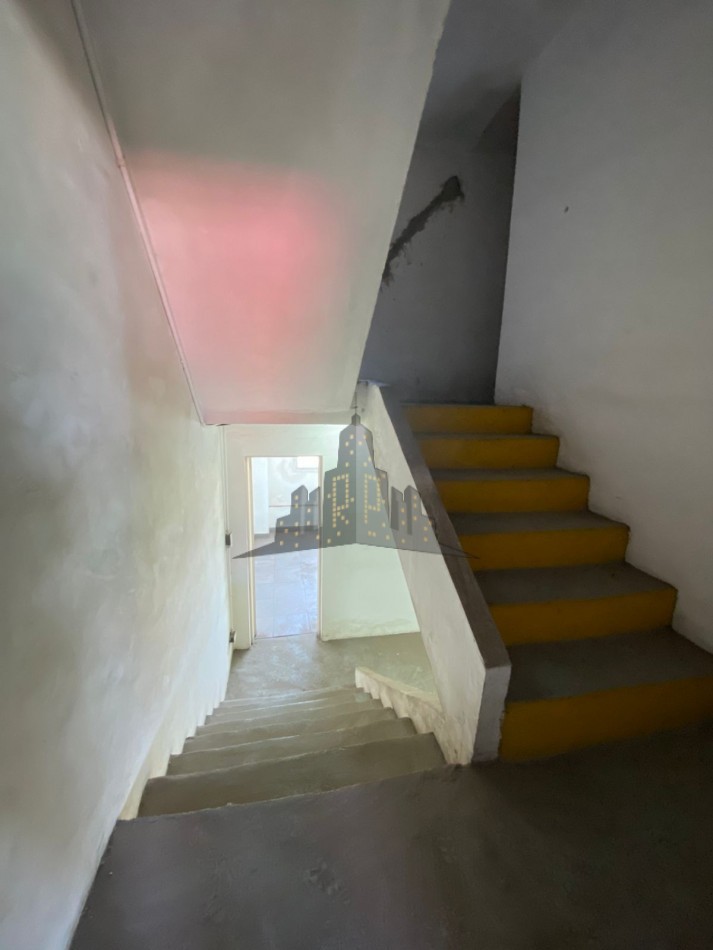 ALQUILER - GALPON INDUSTRIAL/LOGISTICA - SALIDA A DOS CALLES  - CASEROS 