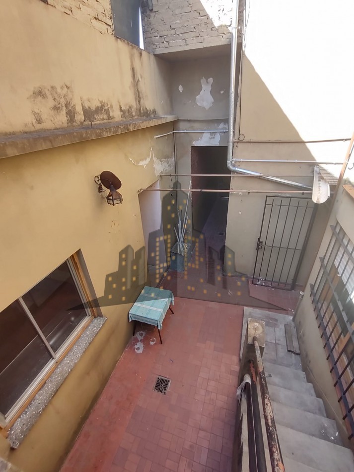 VENTA - CASA TIPO PH - 3 AMBIENTES - PATIO - QUINCHO - TERRAZA CON PARRILLA - APTO CREDITO