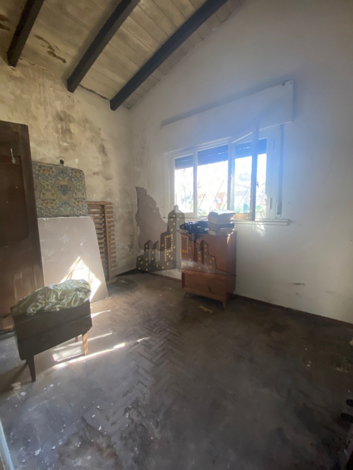 VENTA - CASA 4 AMBIENTES - LOTE PROPIO - A REFACCIONAR - CASEROS NORTE 