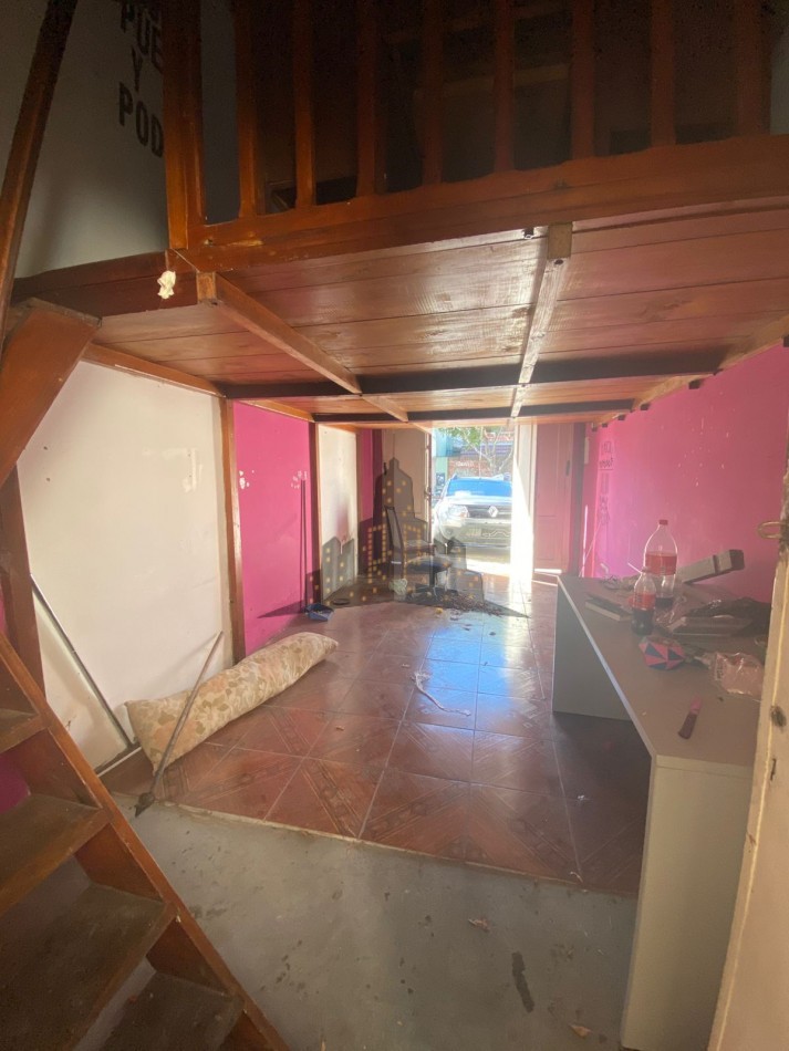 VENTA - CASA 4 AMBIENTES - LOTE PROPIO - A REFACCIONAR - CASEROS NORTE 