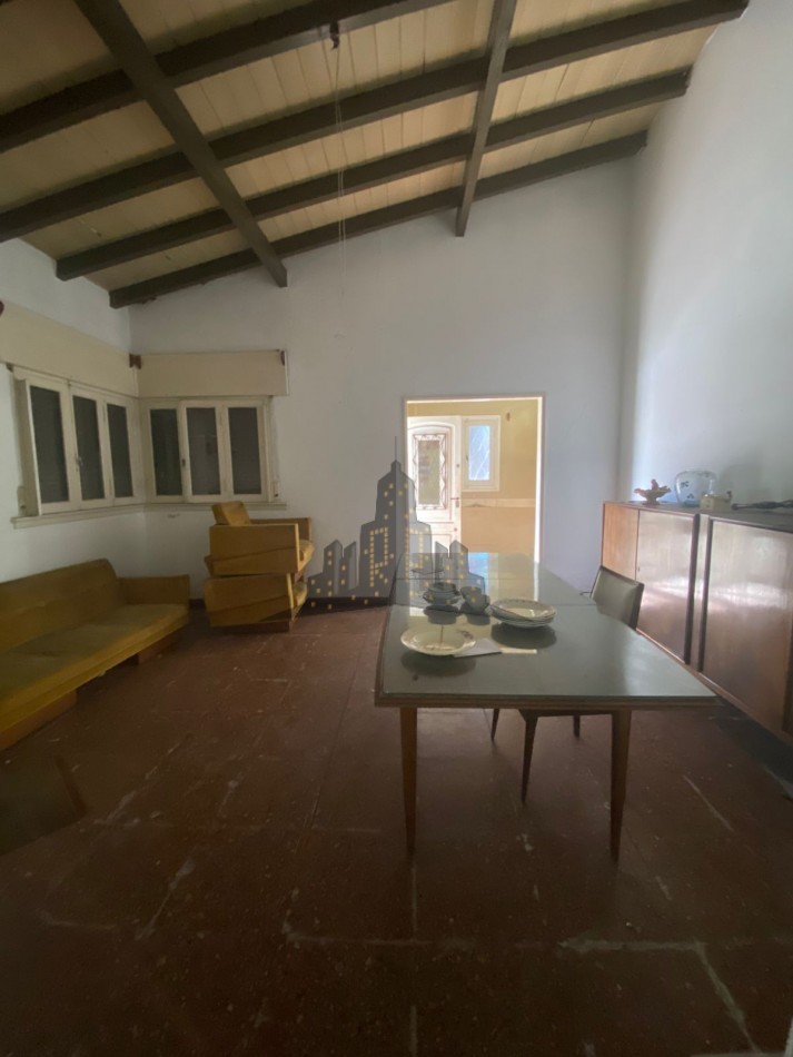 VENTA - CASA 4 AMBIENTES - LOTE PROPIO - A REFACCIONAR - CASEROS NORTE 