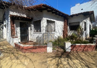 VENTA - CASA 4 AMBIENTES - LOTE PROPIO - A REFACCIONAR - CASEROS NORTE 