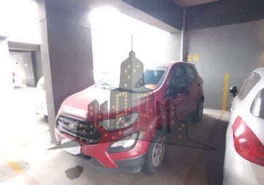 VENTA - COCHERA CUBIERTA - CASEROS CENTRO - PORTON AUTOMATICO